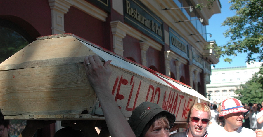 Гроб Кэмпбелла пустили с молотка