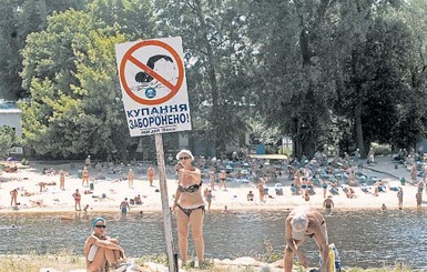 Почему на пляжах Днепра запрещают купаться 