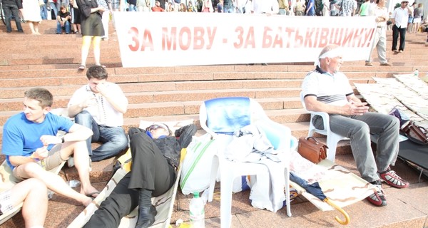 У одного из голодающих под Украинским домом схватило сердце