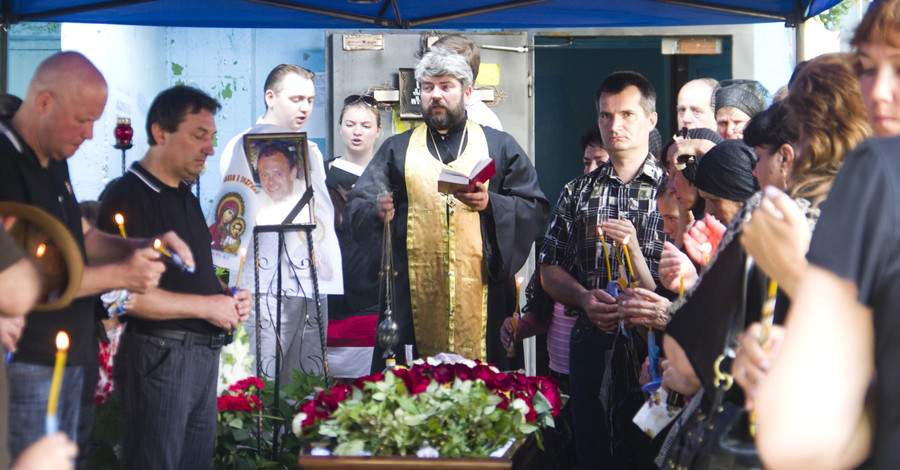 На похороны одесского квнщика, которого сбила блондинка на 