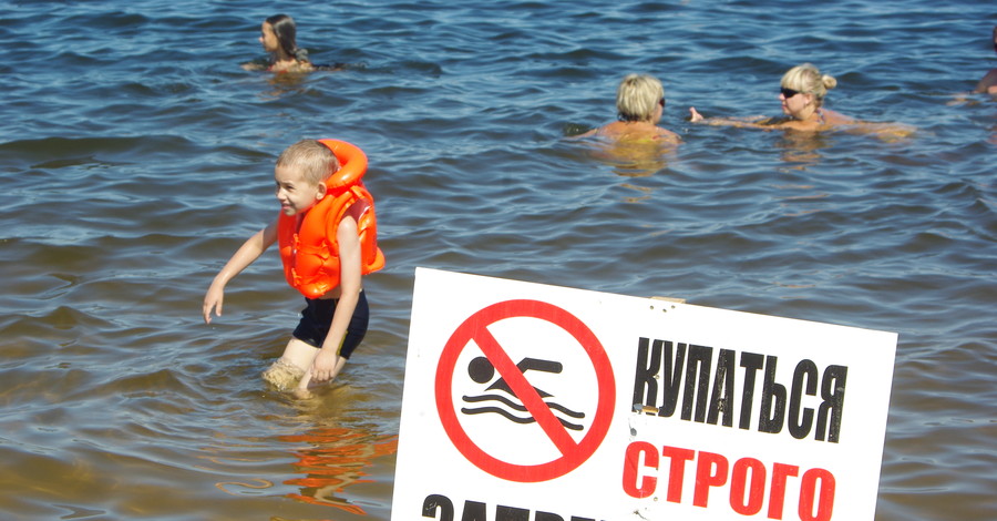 Почему на пляжах Донецка запрещают купаться