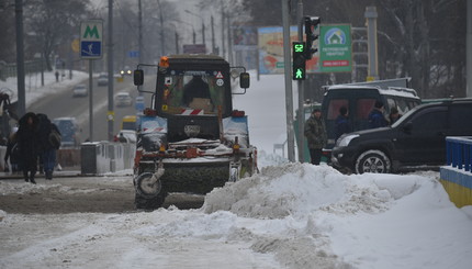 Как проходит уборка снега в Киеве: фото