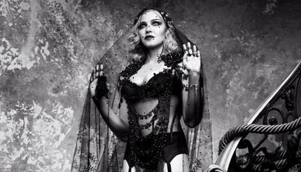 58-летняя Мадонна показала превосходную фигуру в фотосессии для глянца