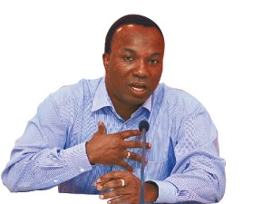 Пастор Аделаджа выкачивает деньги у киевлян на чудесную страну 