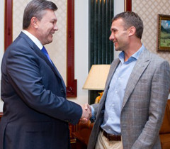 Янукович наградил Блохина, Шевченко, Попова и Добкина