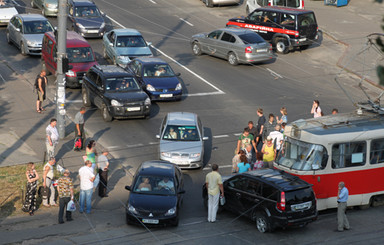 Авария в Киеве: трамвай въехал в джип