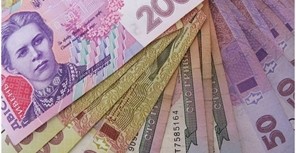 В Крыму улыбчивый юноша вручал каждому встречному по 100 гривен