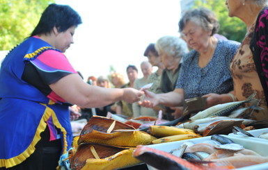 Донецкие рынки завалены скоропортящимися продуктами