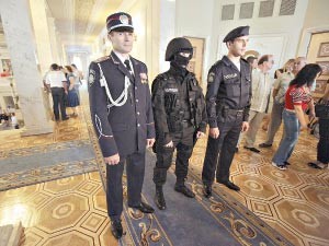 Полицейские с иголочки