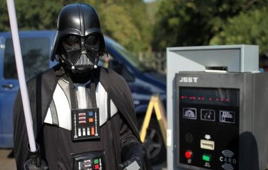 В Одессе Дарт Вейдер с джедайским мечом разгромил парковку