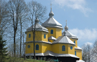 Во Львовской области молния спалила дотла старинную церковь