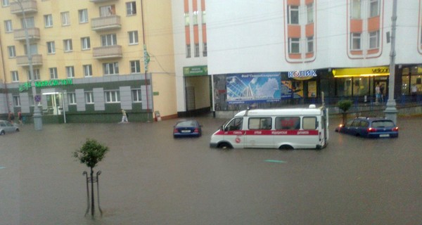 Город, расположенный в 100 километрах от Украины, затопил тропический ливень