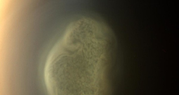 Космический корабль НАСА обнаружил странный вихрь над южным полюсом Титана