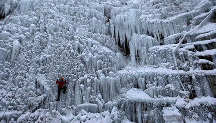 Искусственная стена со льда в Чехии