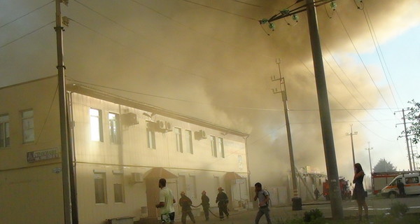 В Донбассе горят жилые дома и промышленные склады
