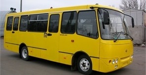 В Киеве водитель маршрутки пинал и бил об забор пожилого пассажира