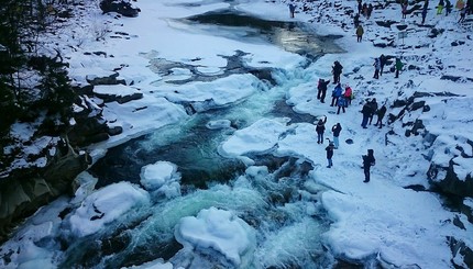 В Яремче замерз каскадный водопад Пробой