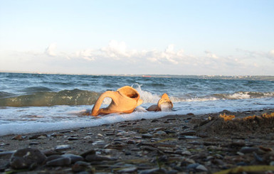 На берег острова Тузла море снова вынесло античные амфоры