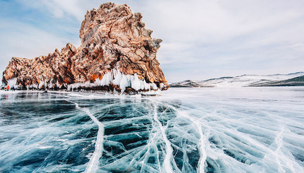Как выглядит скованное льдами самое чистое озеро на земле