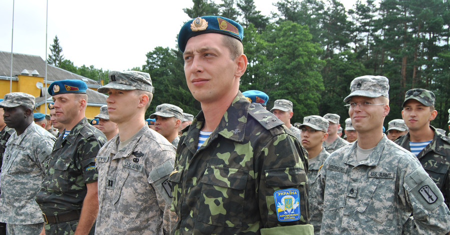 На Львовщине высадилась иностранная армия