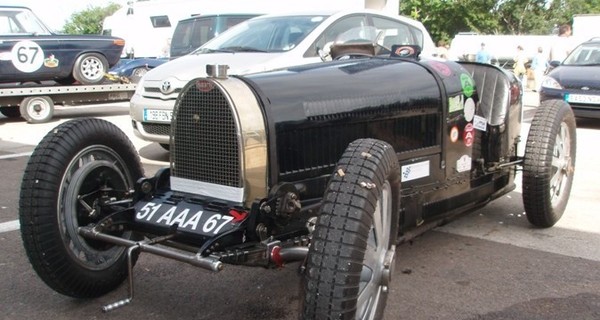 Британец едва не сгноил в гараже фальшивый Bugatti за 100 тысяч фунтов