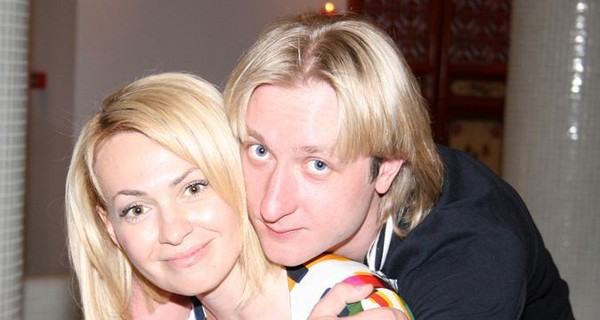 Танцовщица стриптиза хочет отобрать у телеведущей Яны Рудковской сына