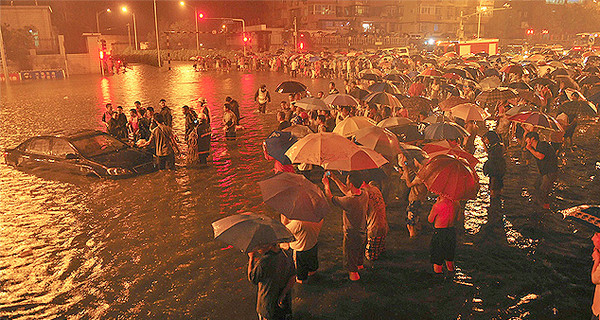 Столица Китая ушла под воду после сильнейшего за 60 лет ливня