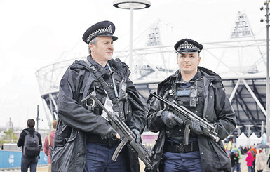 Солдат и бобби* больше, чем спортсменов 