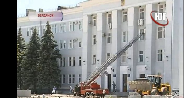 Мчсников вызвали к мэру Бердянска ремонтировать кондиционер, хотя в регионе пятый уровень пожароопасности