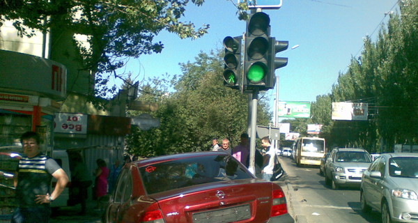 В Донецке на тротуаре сбили 4 пешеходов