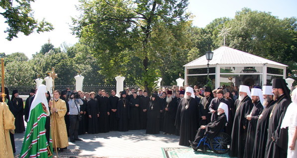 Патриарх Кирилл пожелал митрополиту Владимиру здоровья, чтобы он дальше управлял церковью 