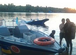 Авария с катером на Днепре: все кого спасли, тут же разбежались