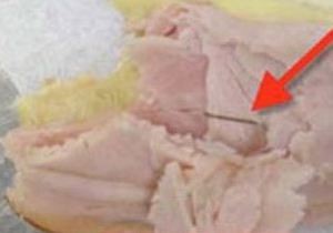 Пассажир самолета  обнаружил иглу в бутерброде