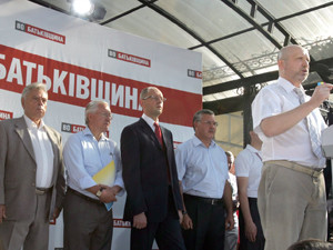 Оппозиция считает главными задачами снижение налогов и повышение уровня жизни