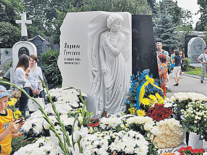 Работу над памятником вели с апреля прошлого год 10 августа в Берлине заочно отпоют Людмилу Гурченко