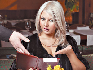 Рестораны после Евро отказываются дешеветь,  а в отелях ждут женихов из Европы