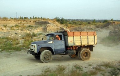 Водитель грузовика избил народного депутата