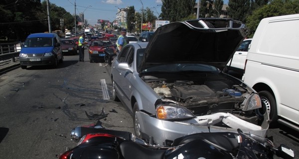 В Киеве разбился очередной мотоциклист