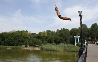 После водного флешмоба в центре Донецка утонул парень