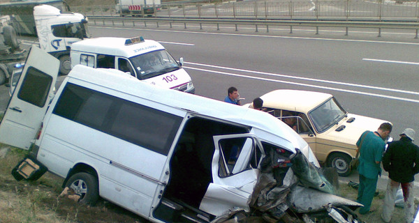 Под Симферополем случилось крупное ДТП: пострадали 17 человек