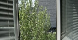 В Запорожье девушка выбросилась из окна после ссоры с родителями