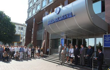 В честь Владимира Поляченко открыли мемориальную доску  