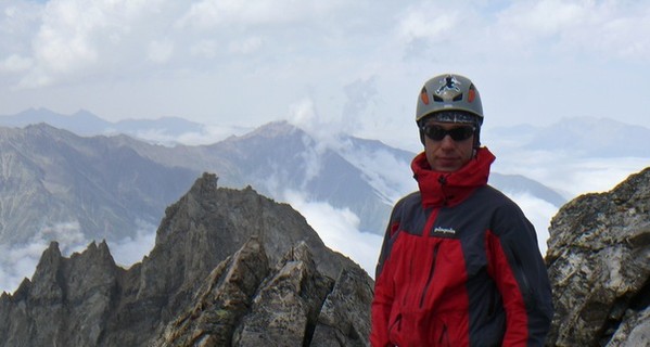 Наши альпинисты попали под камнепад на Кавказе