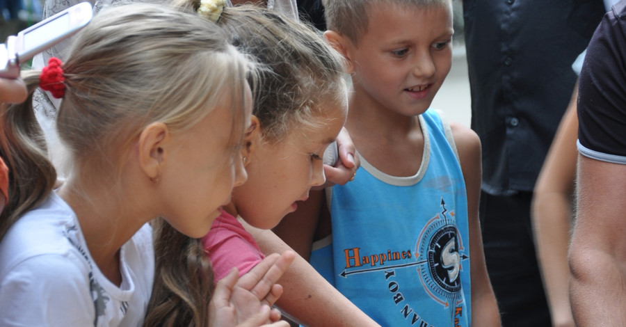 В Одессе устроили тараканьи бега: 