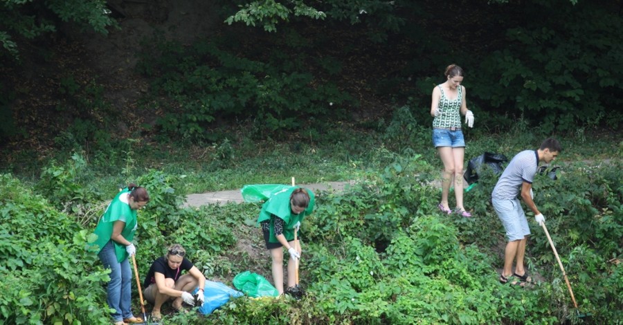Голосеевские волонтеры привели в порядок Китаевские озера