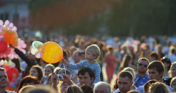 Подарки ко Дню города: Новая площадь с фонтаном и мини-стадион