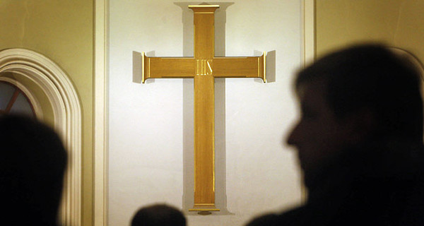 Шоумен и боец турниров MMA вломился в церковь в обнаженном виде