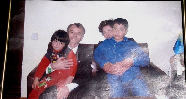 Внучку главы меджлиса хоронили  всем селом