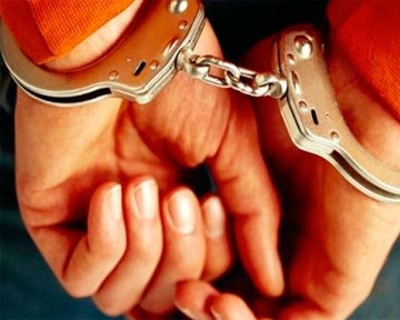 Девушкам, пытавшим подружку и выбросившим ее с 4 этажа, дали 13 лет