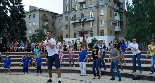 Дончан бесплатно научат сальсе